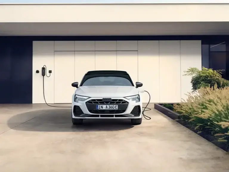 Audi A3 Hybrid an der Ladesäule