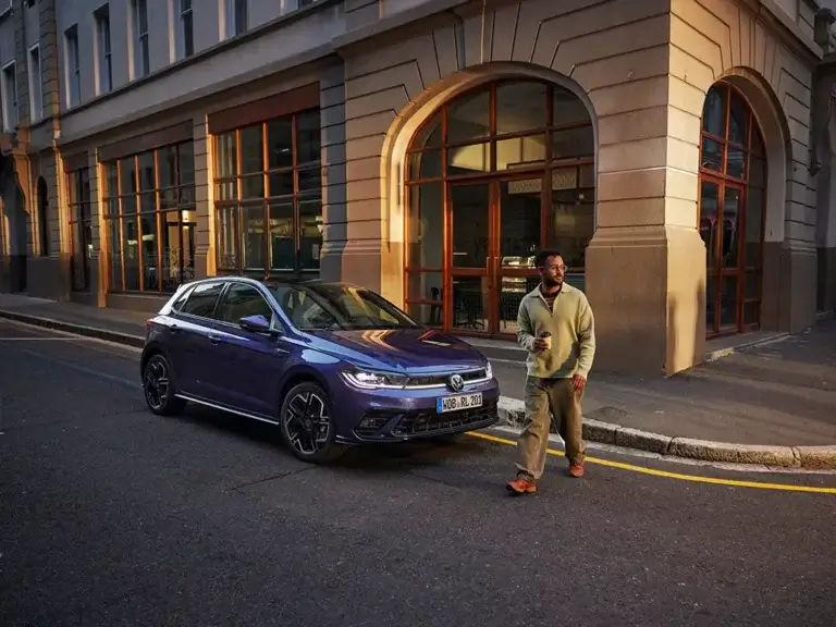 VW Polo R-Line lila