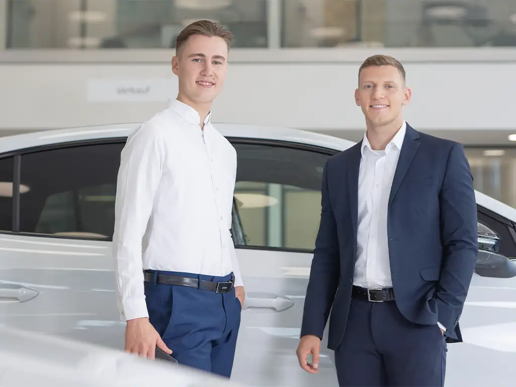 Auszubildender Automobilkaufmann